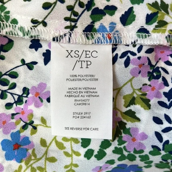 Cabi Beautiful Floral V-Neck Sleeveless Blouse. Size XS. Runs bigger. NWOT. - Picture 6 of 6